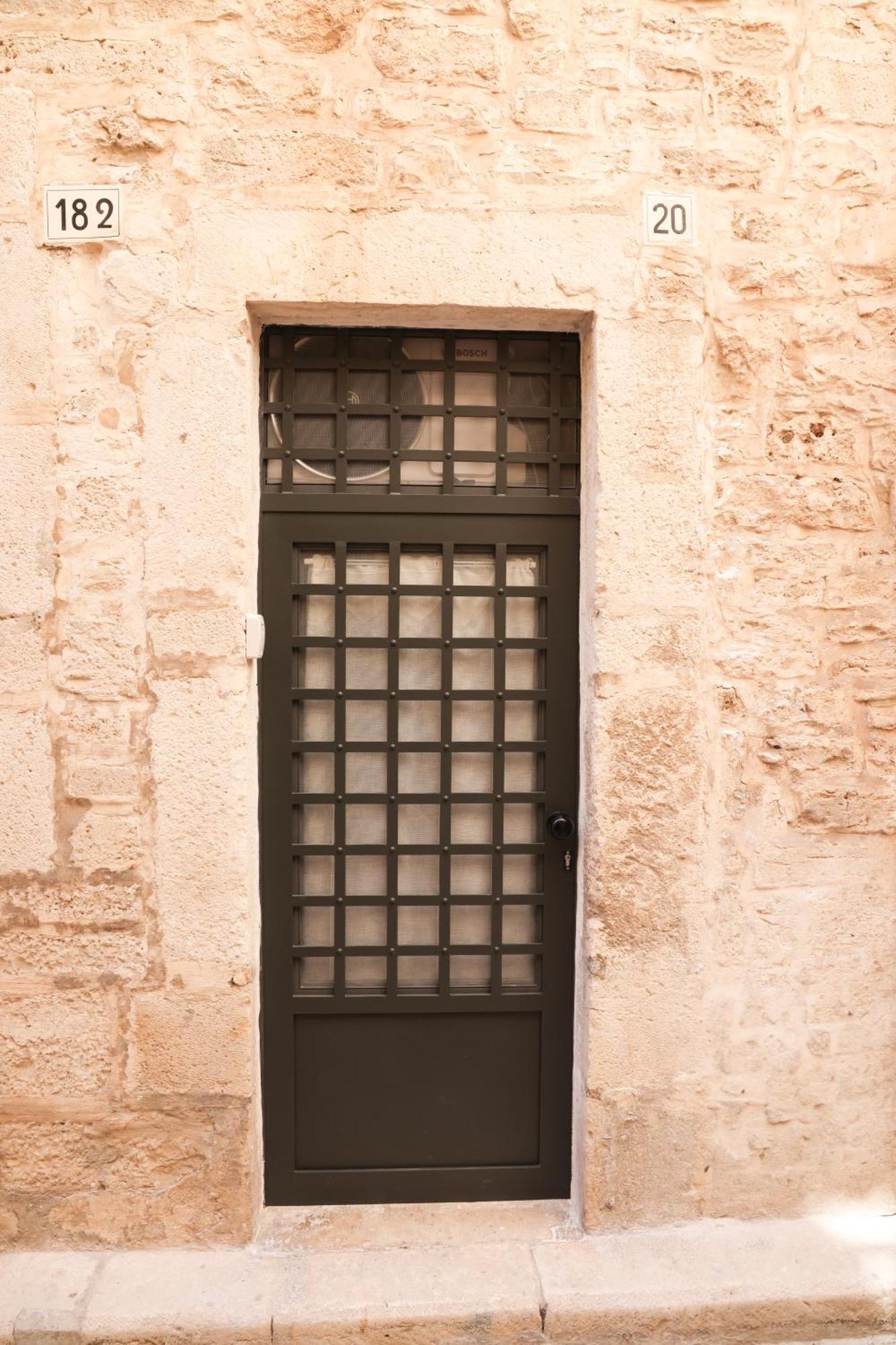 Room 20 - Piccola Camera In Pietra Bianca Giovinazzo Exterior foto